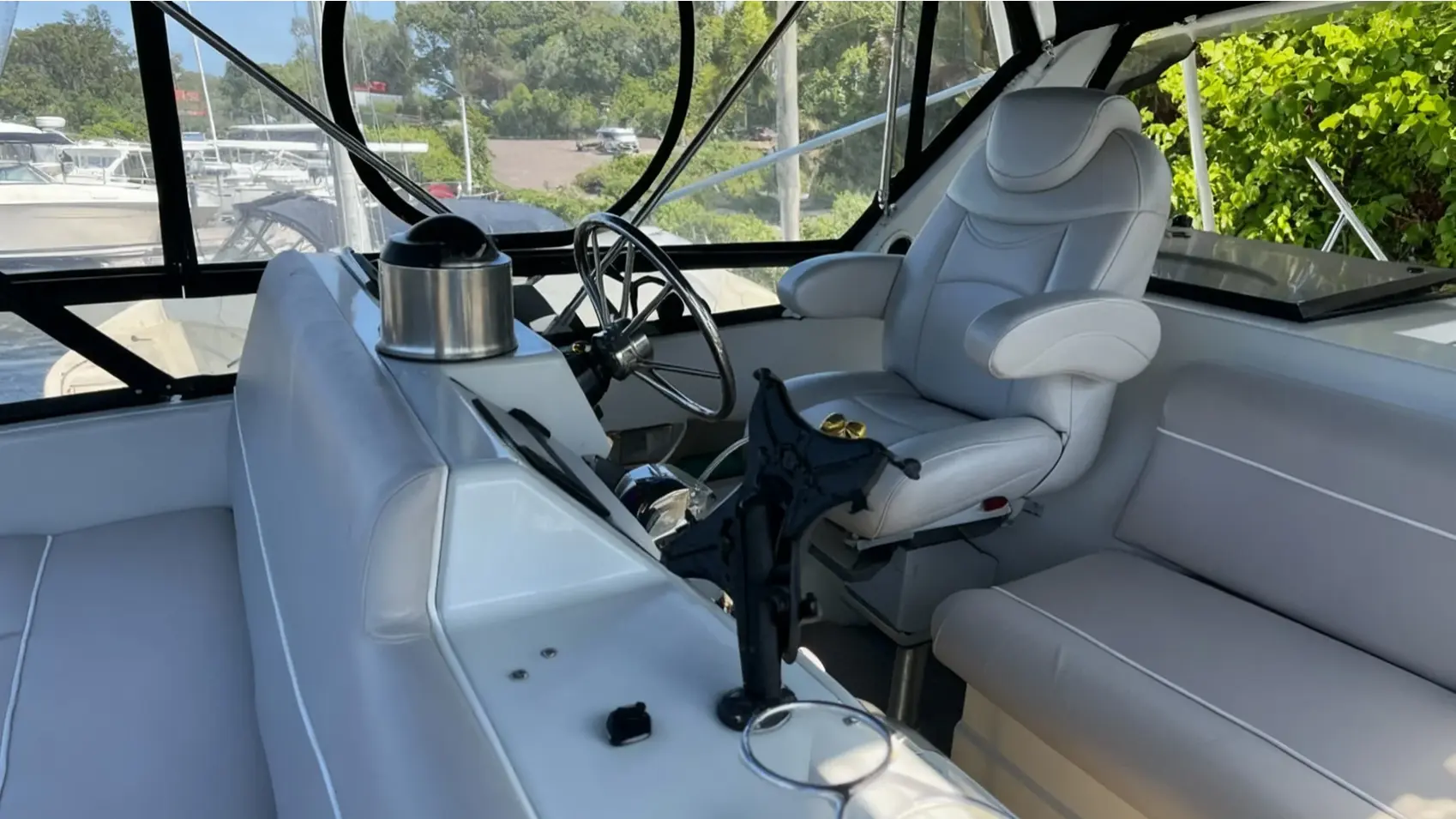 1990 Carver 3608 Aft Cabin Motor Yacht