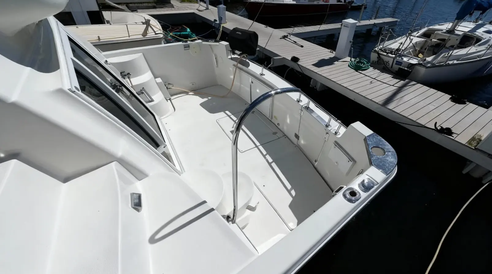 2006 Carver 444 Cockpit Motor Yacht