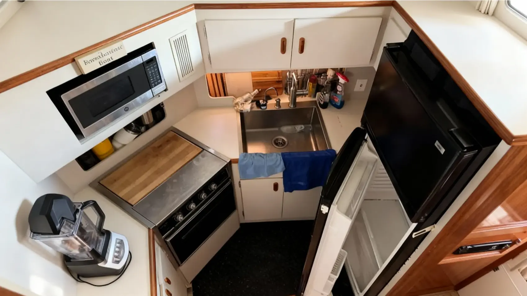 1990 Carver 3608 Aft Cabin Motor Yacht