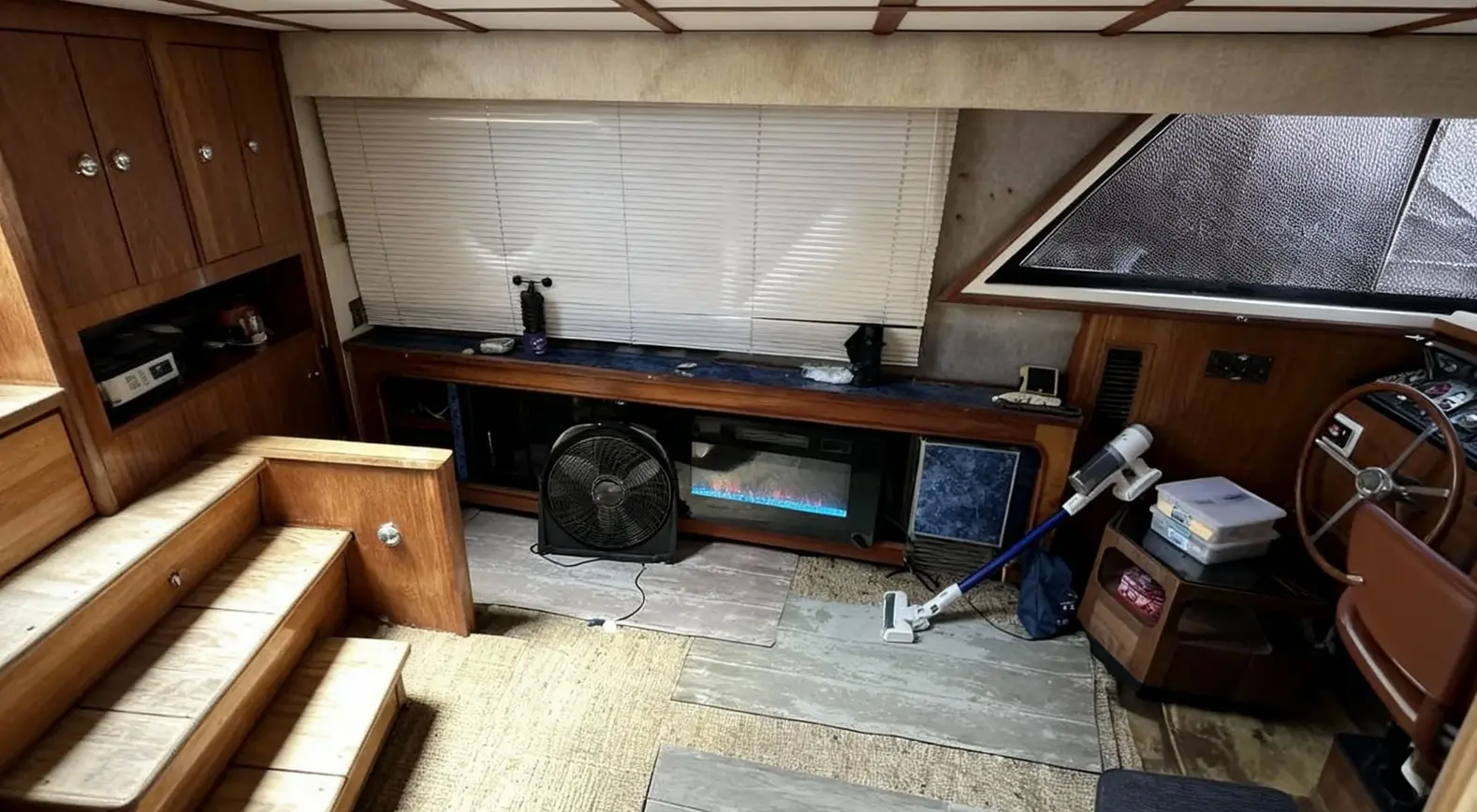 1986 Carver 42 Aft Cabin Motor Yacht