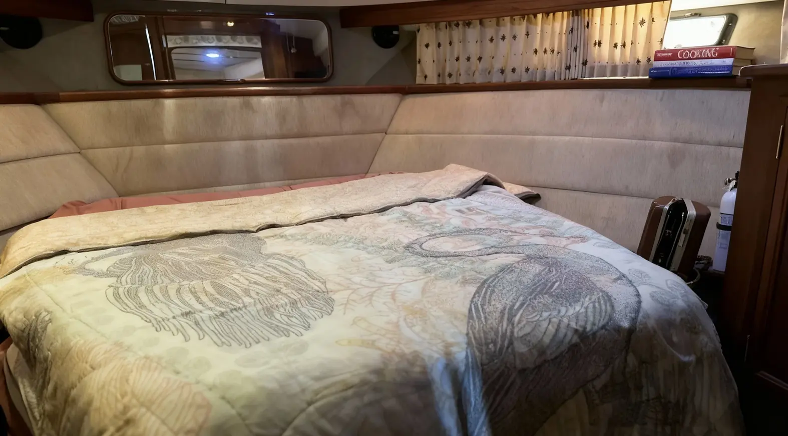 1986 Carver 42 Aft Cabin Motor Yacht