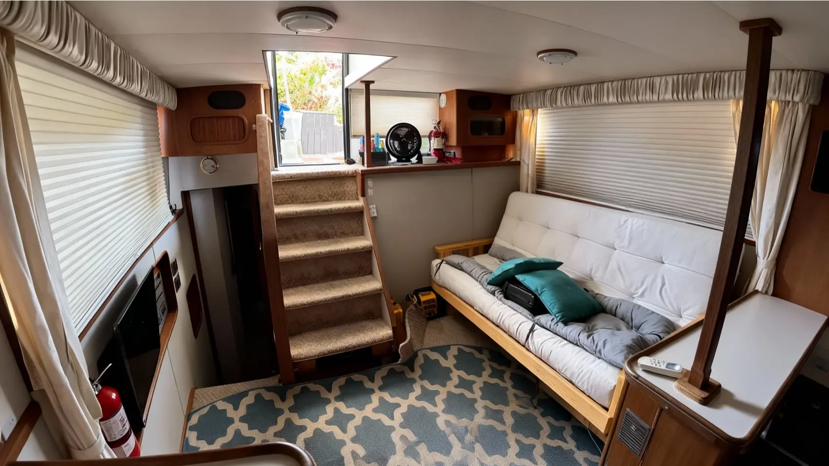 1990 Carver 3608 Aft Cabin Motor Yacht