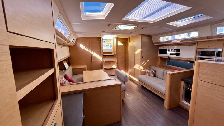 Dufour 470