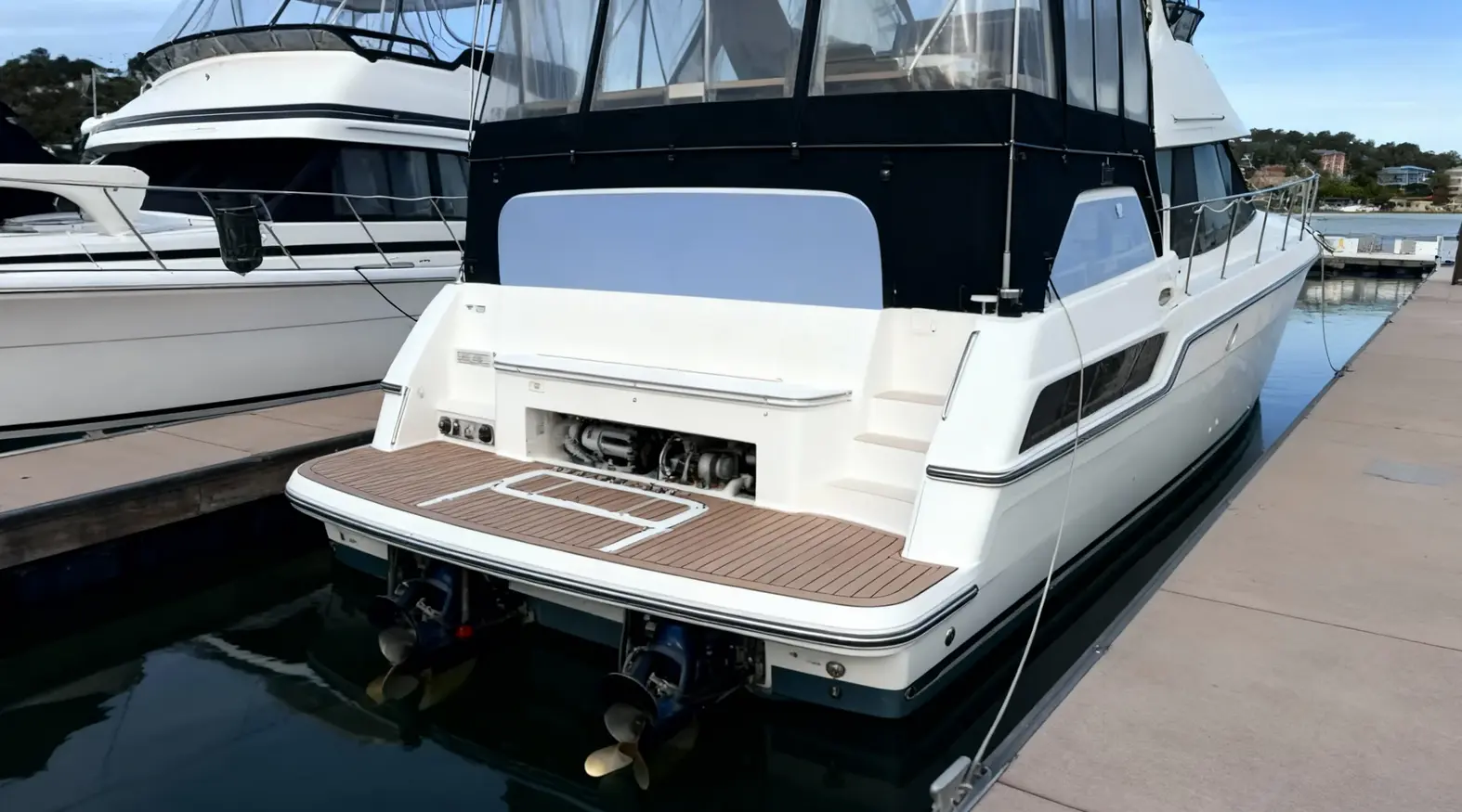 1991 Carver 33 Aft Cabin Motor Yacht