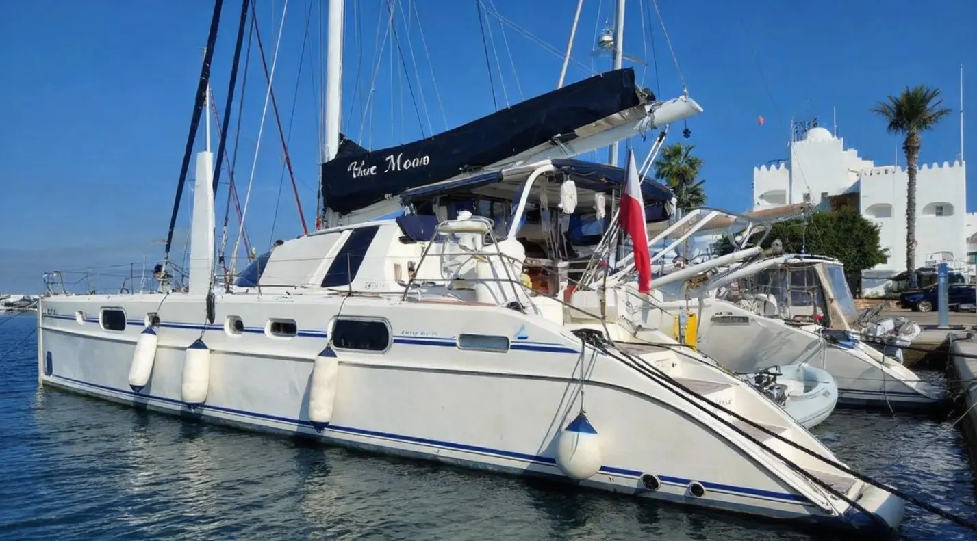 Catana 581