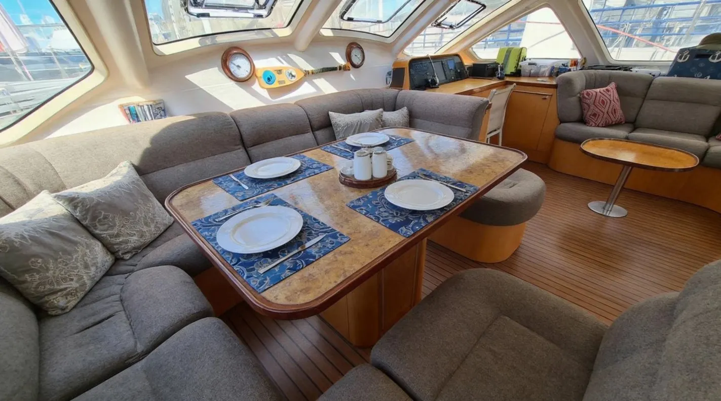 Catana 581