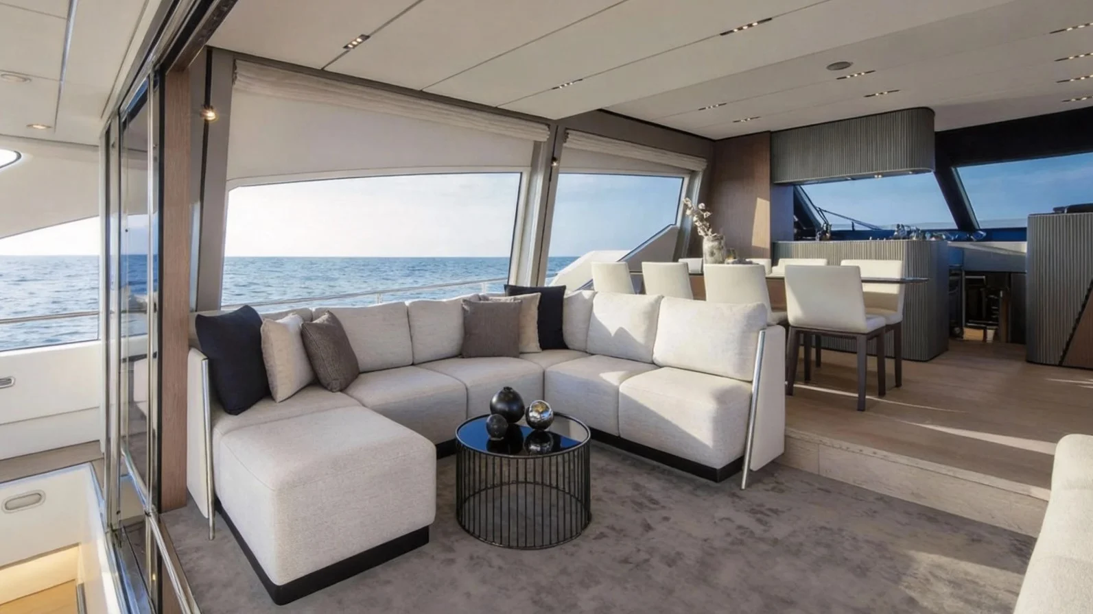 Ferretti Yachts 720