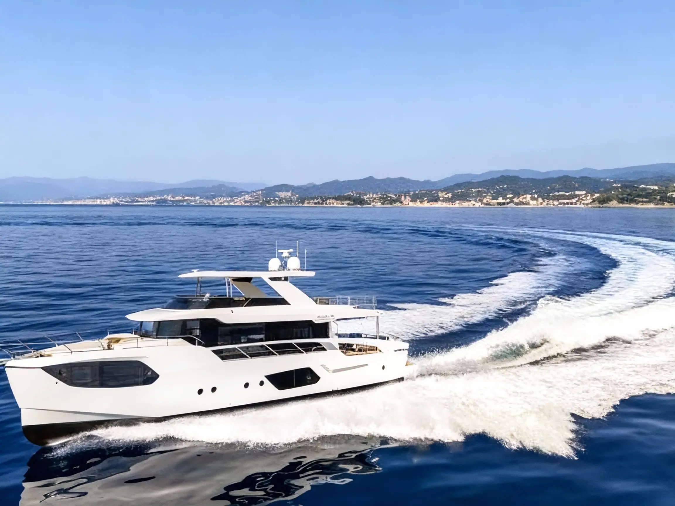 2026 Absolute 70 Navetta