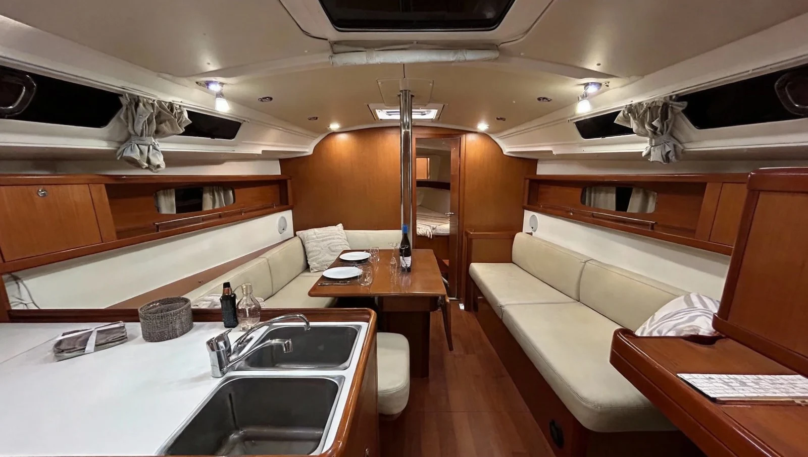 Beneteau Oceanis 37