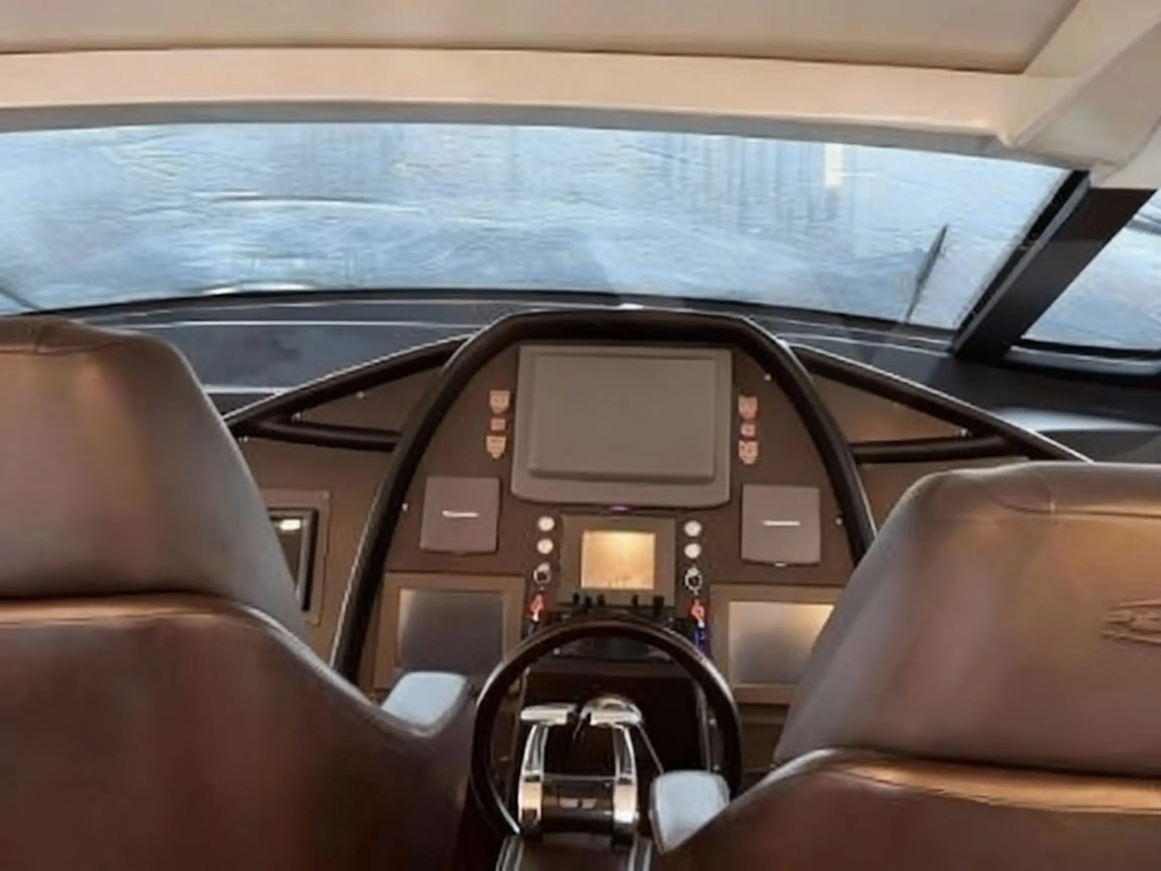 Pershing 72