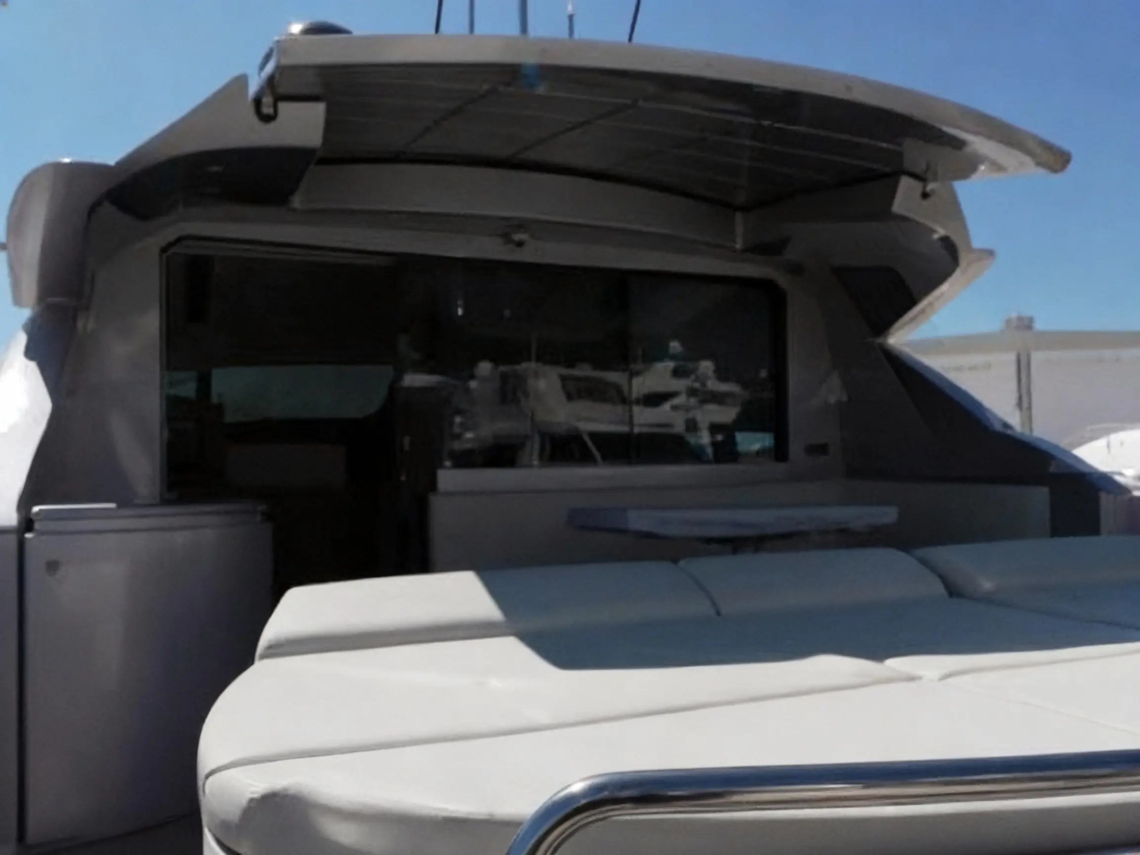 Pershing 72