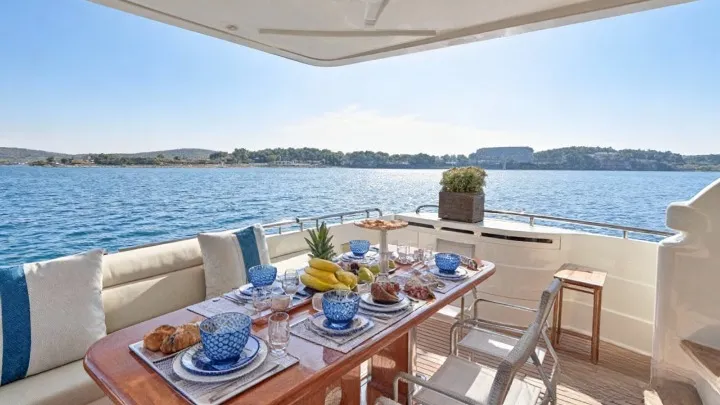 Ferretti Yachts 680