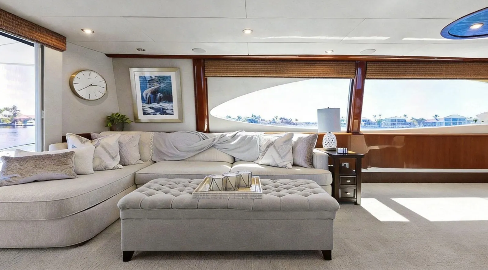 Lazzara 68 FLYBRIDGE