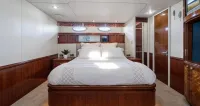 Lazzara 80 Open Fly