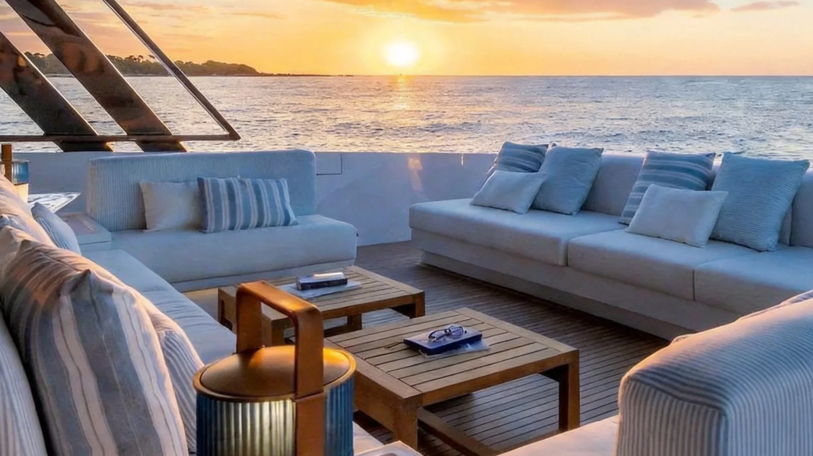 Arcadia Yachts Sherpa 80 XL