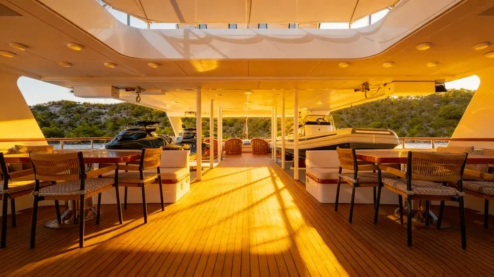 Feadship 55