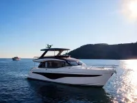 2027 Princess Y72