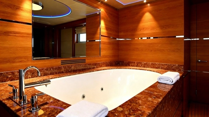 Heesen 42 M