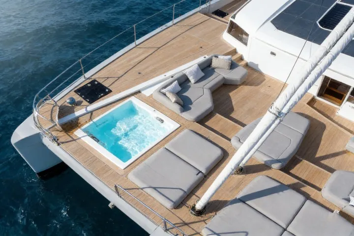 Fountaine Pajot Thira 80