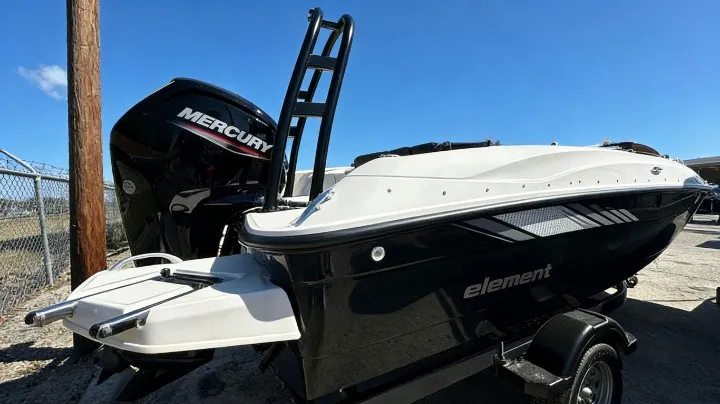 Bayliner Element E18