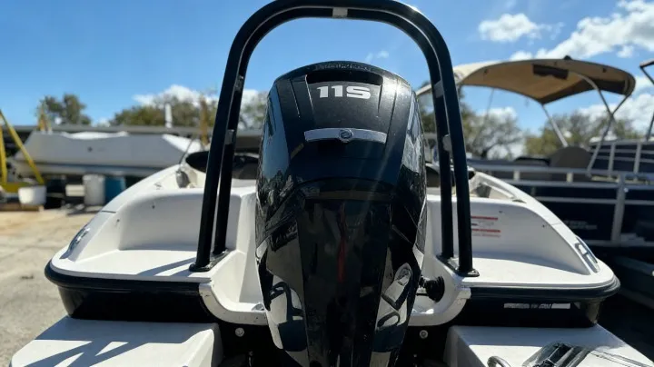 Bayliner Element E18