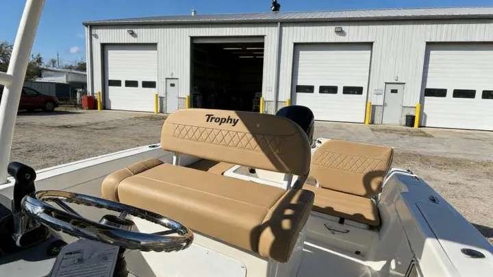 Bayliner Trophy T22CC