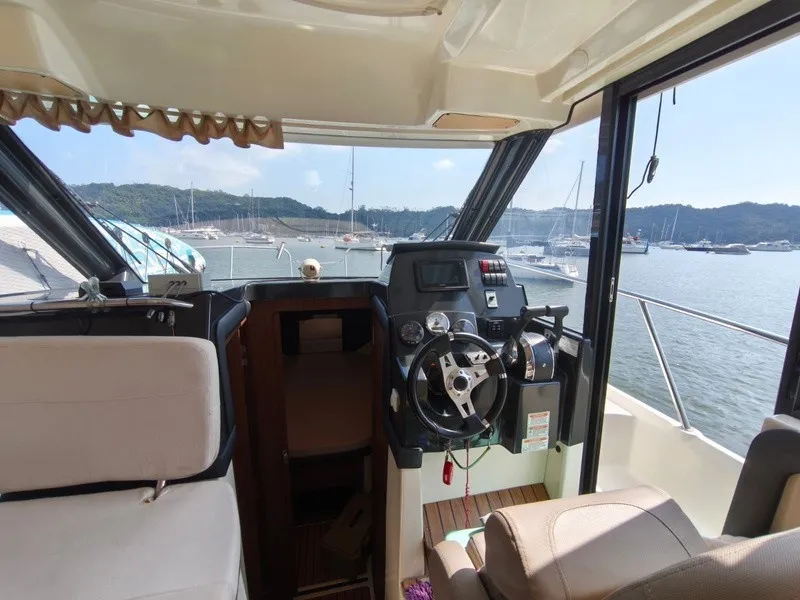 Quicksilver Activ 855 Pilothouse