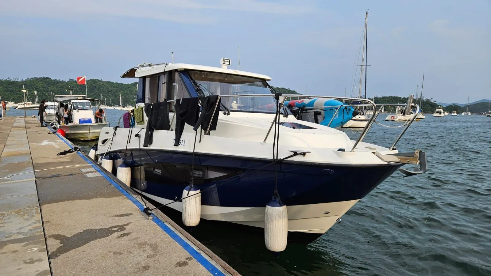 Quicksilver Activ 855 Pilothouse