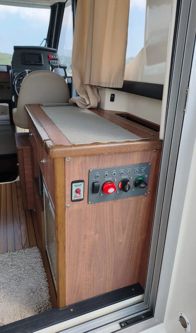 Quicksilver Activ 855 Pilothouse