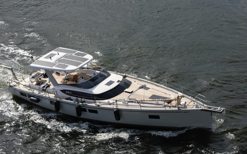 Power Yacht