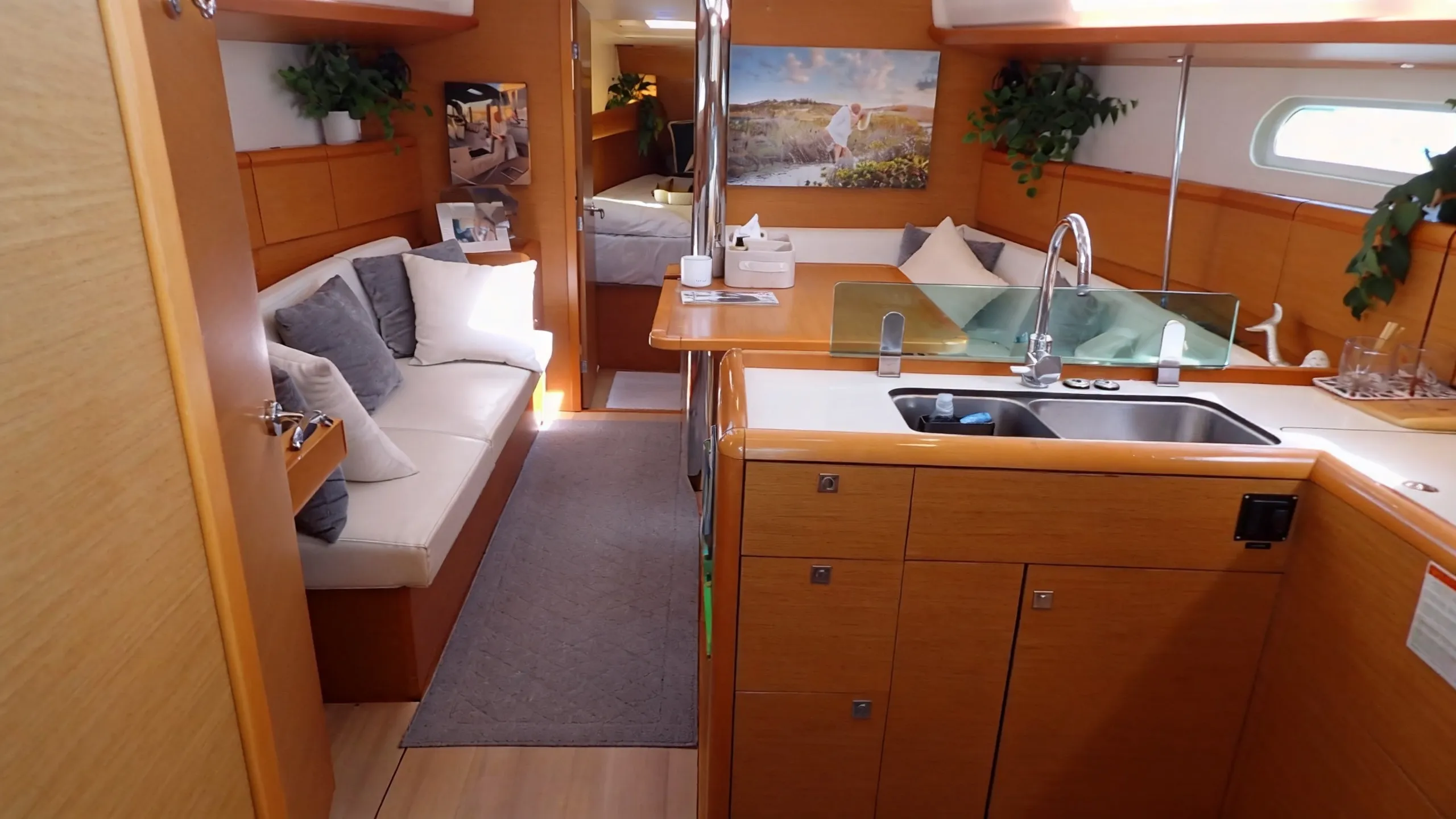 2018 Jeanneau Sun Odyssey 389