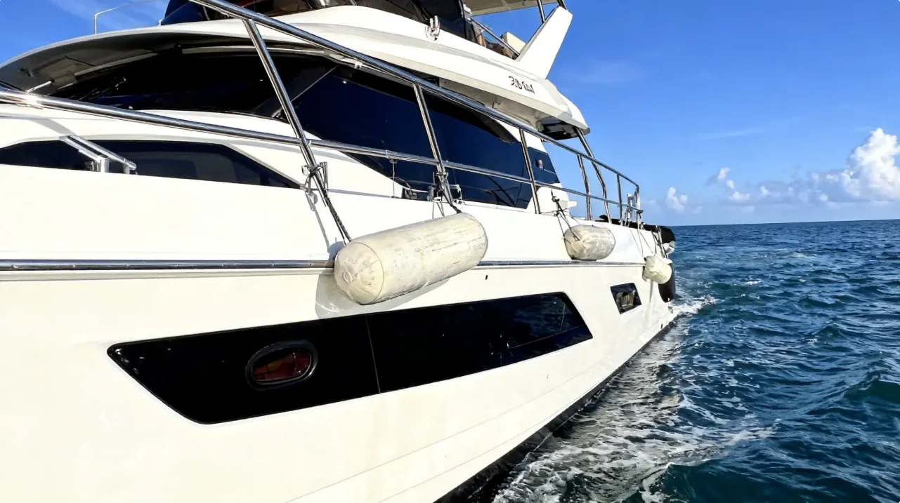 2018 Aquila 44 Yacht