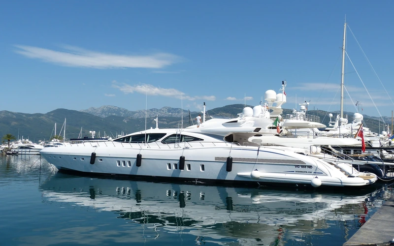 yacht