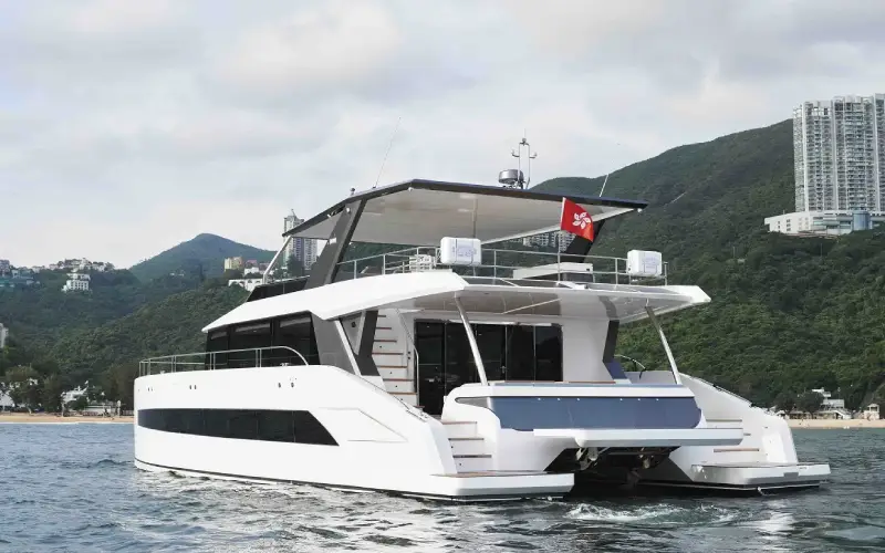 Liveaboard yacht