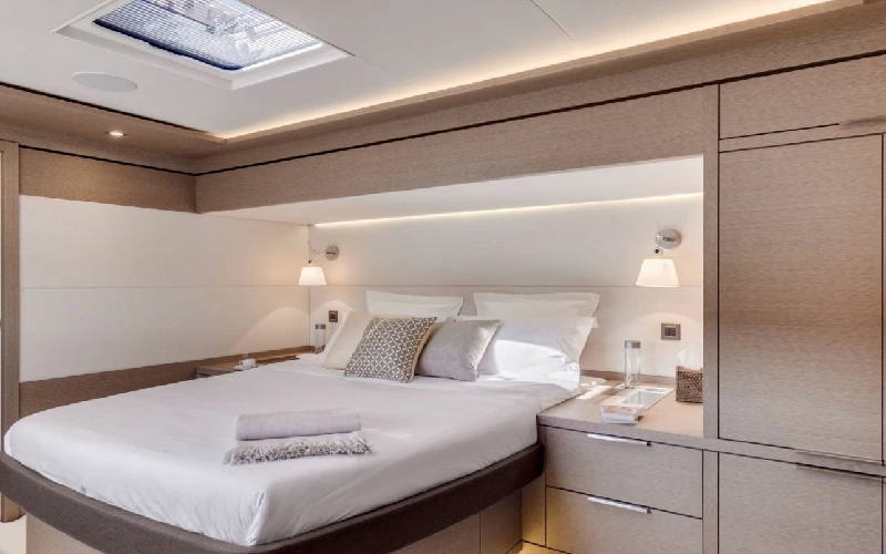 Interior layout of the sailing boat